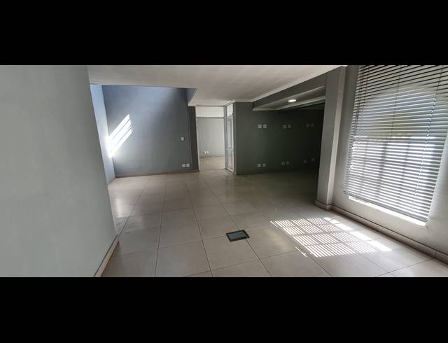 400M² WAREHOUSE RENTED IN EASTLEIGH